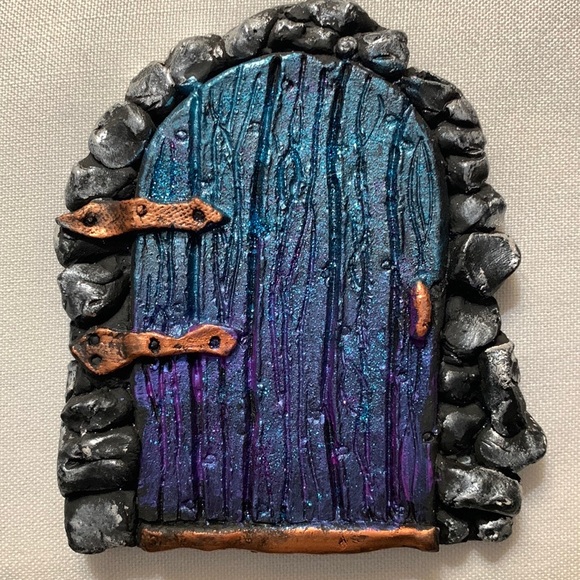 🛍Come on in! ✨Shop my closet 🛍 - Picture 1 of 1